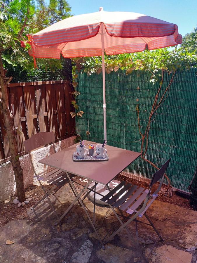 Joli Studio Res Au Calme En Rez De Jardin A Bandol. エクステリア 写真